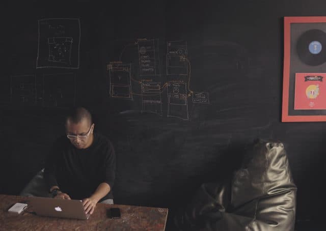 How to Manage an IT Team Effectively Without a Technical Background
